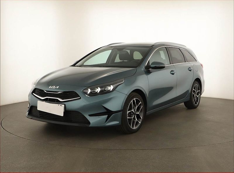 Kia Ceed (2025) 1.5 T-GDI, TOP, DPH, KEYLESS - fotka 2 z 19