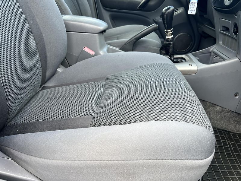 Toyota RAV4 2.0 D-4D 4x4 KLIMATIZACE ALU  - fotka 27 z 33