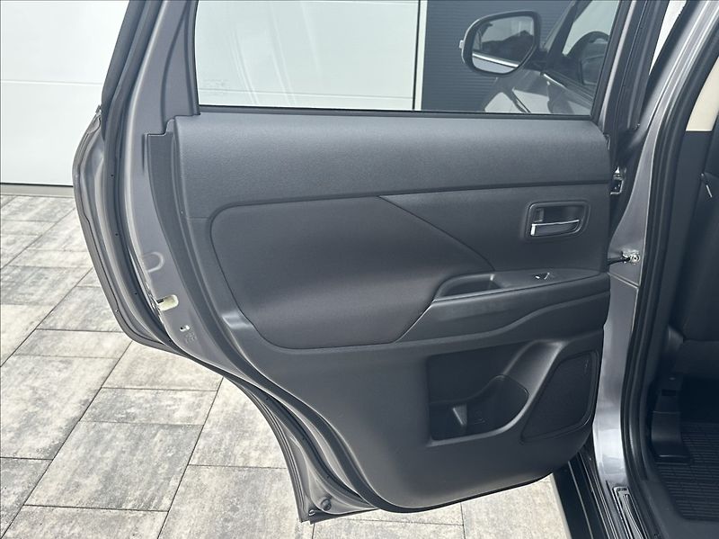 Mitsubishi Outlander 2,0 150PS  Active A/T - fotka 15 z 52
