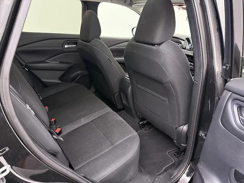 Nissan Qashqai 1.3T 103kW ACC Panorama DPH - fotka 10 z 13