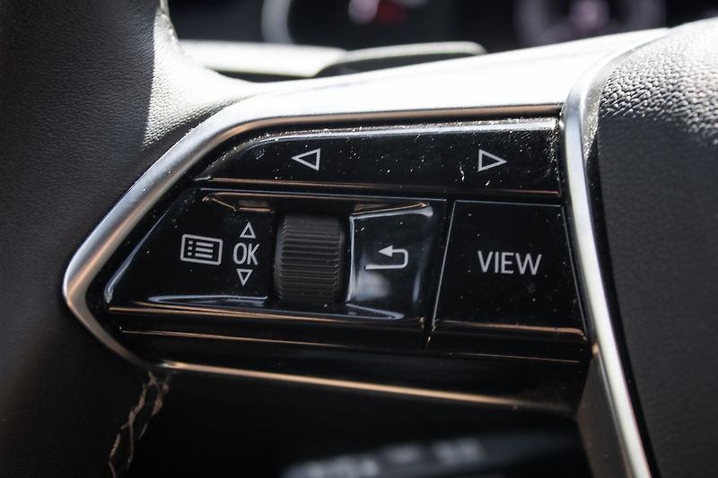 Audi A7 S-Line 50TFSIe 220kW - fotka 30 z 35