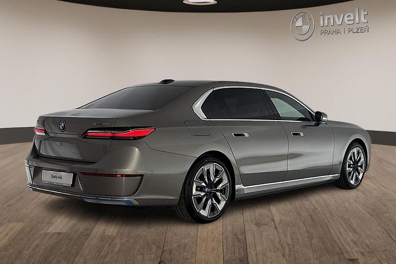 BMW i7 xDrive60 - fotka 3 z 27