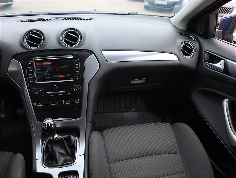 Ford Mondeo (2012) Trend 2.0 TDCi, Navi, Xenony - fotka 8 z 19