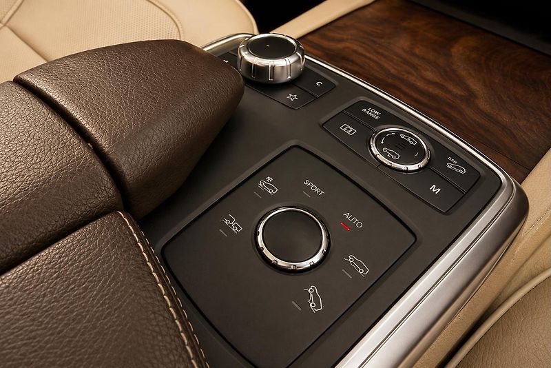Mercedes-Benz GL (2014) GL 350 Bluetec 4Matic - fotka 20 z 42