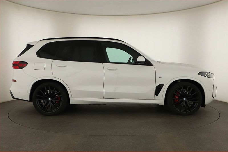 BMW X5 (2025) xDrive50e, M PAKET, 50e - fotka 6 z 22