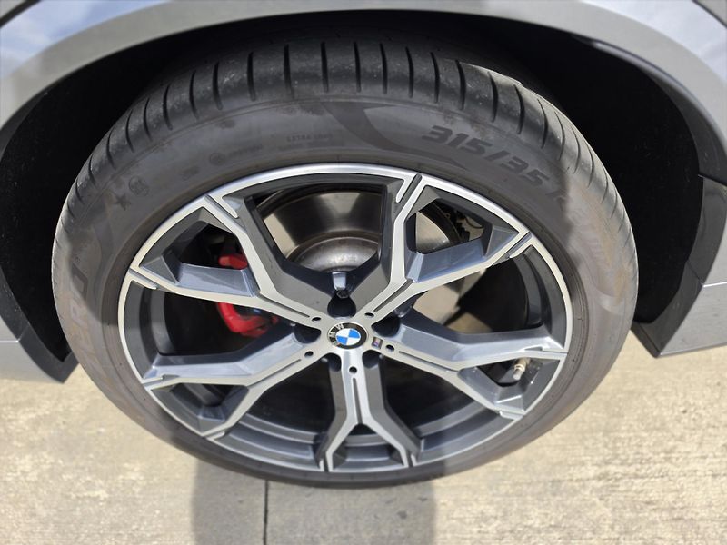 BMW X5 (2024) xDrive 30d M PAKET - fotka 17 z 22