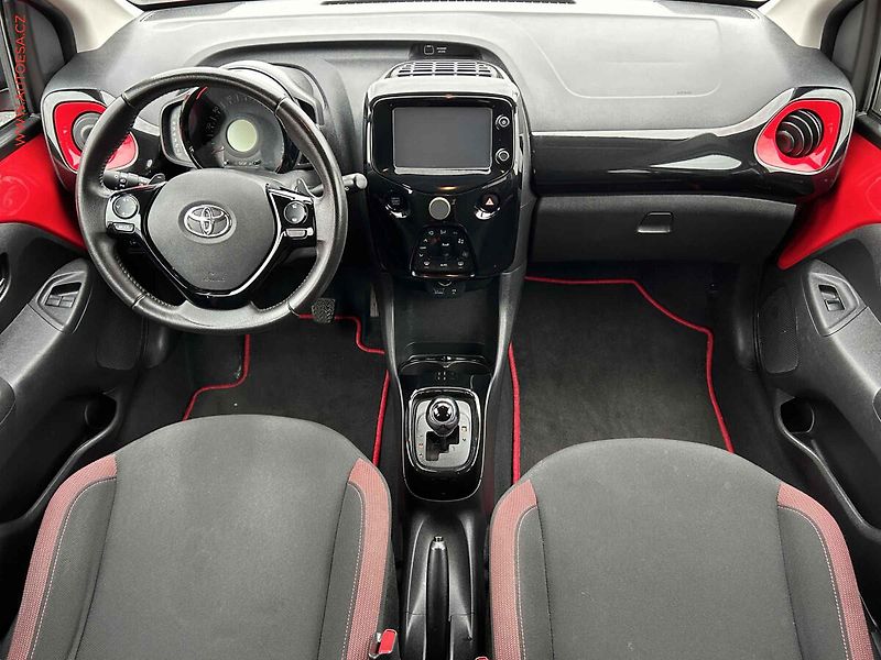 Toyota Aygo (2018) 1.0i, ČR, AT, klima - fotka 8 z 17