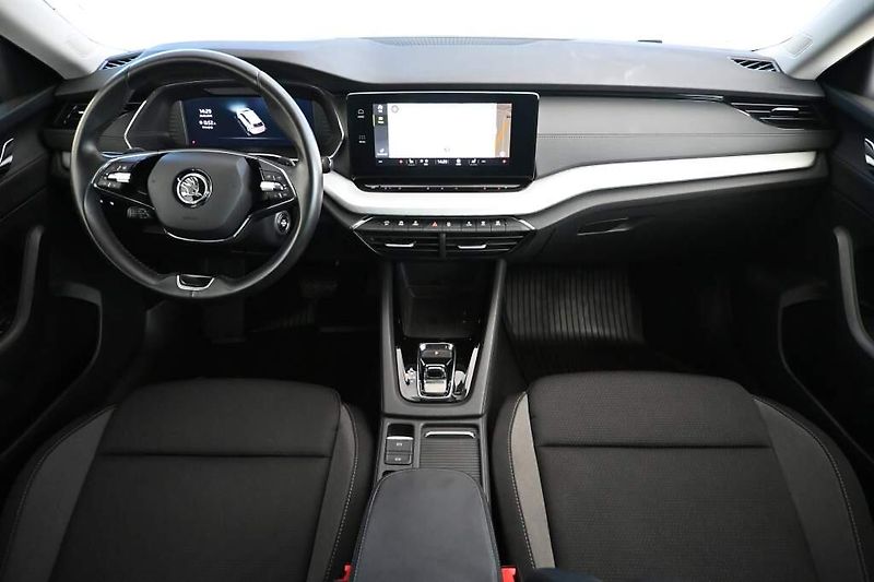 Škoda Octavia (2023) 2.0 LED DSG ACC TOUR VIRTUAL T - fotka 12 z 35