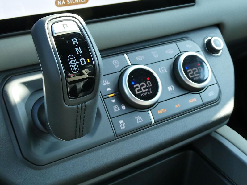 Land Rover Defender (2026) 110 3,0 X-Dynamic SE D200 - fotka 29 z 37