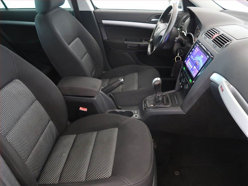 Škoda Octavia (2007) Scout 2.0 TDI, 4X4, nová STK - fotka 9 z 14