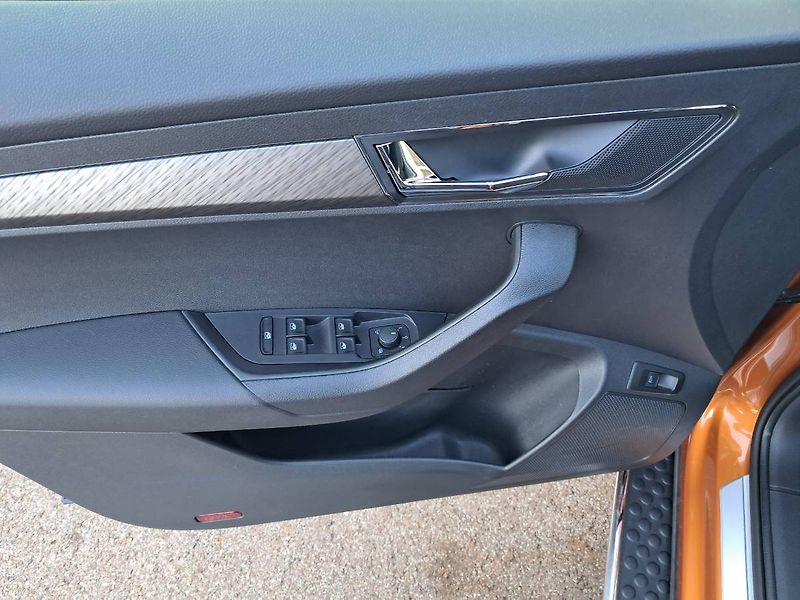 Škoda Karoq (2024) Top Selection 2.0 TDI / 110 kW - fotka 18 z 31