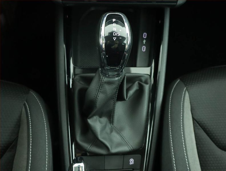 Škoda Kamiq (2023) Ambition 1.5 TSI - fotka 13 z 16