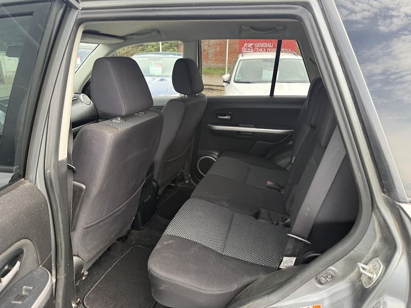 Suzuki Grand Vitara 2.0 16V 4x4  - fotka 9 z 13