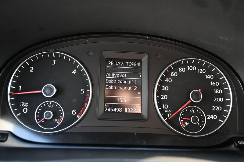 Volkswagen Touran 2.0TDI 103KW Match 7Míst 11/12 - fotka 17 z 49