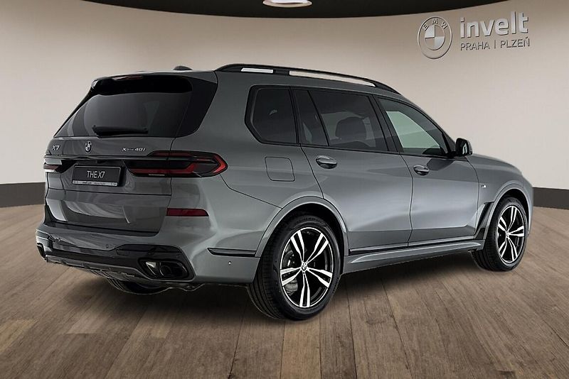 BMW X7 xDrive40i - fotka 3 z 30