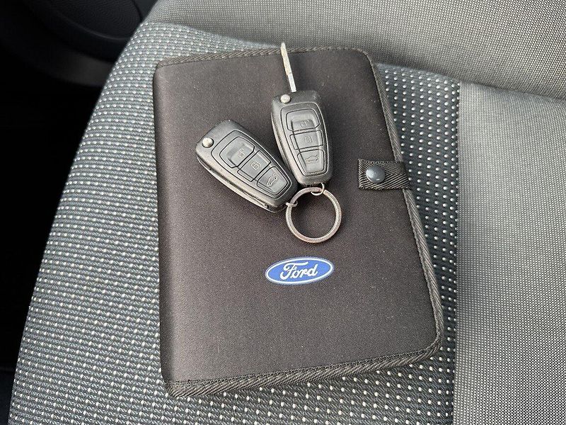 Ford Grand C-MAX (2011) 1.6i Ti-VCT Klima Winter Paket - fotka 26 z 49