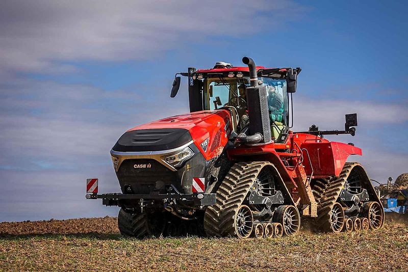 V současnosti je nejsilnějším traktorem světa. jedná se o Quadtrac 715 od výrobce CASE IH.