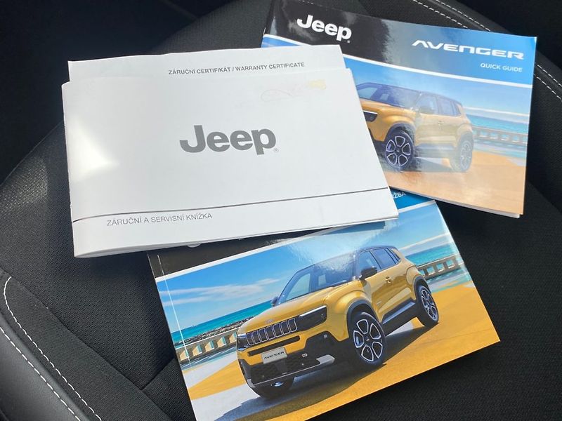 Jeep Avenger (2024) 1,2 Turbo e-Hybrid100k(Summit) - fotka 34 z 36