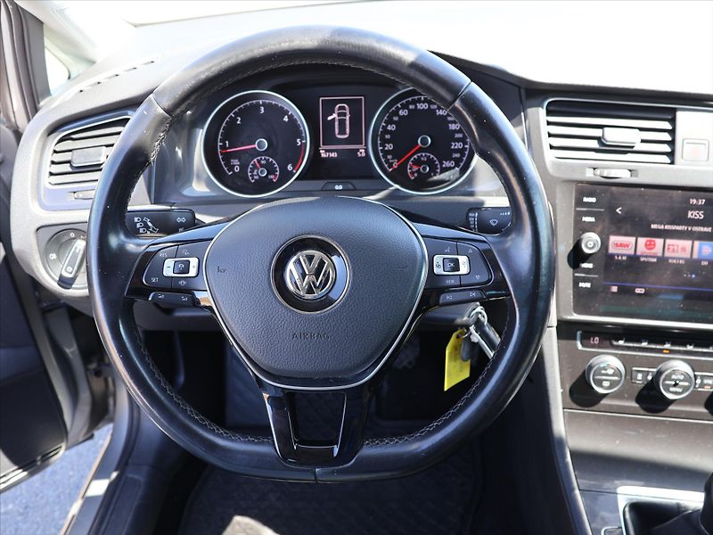 Volkswagen Golf 1,6 TDI LED DPH 1.Maj. Tažné - fotka 12 z 25