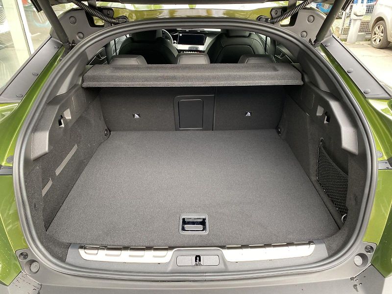 Peugeot 408 (2026) GT Hybrid 145 e-DCS6 - fotka 6 z 19