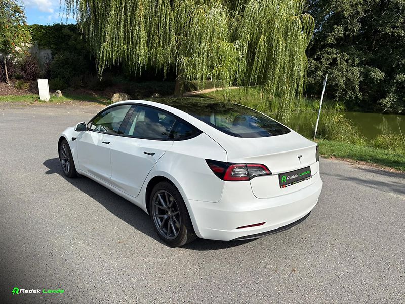 Tesla Model 3 (2023) AWD, Tažné, Neplátce - fotka 2 z 13