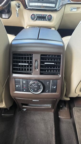 Mercedes-Benz GLS (2016) - fotka 22 z 22