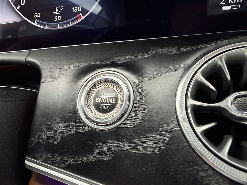 Mercedes-Benz Třídy E 220d AMG Avantgarde Kupé - fotka 15 z 22