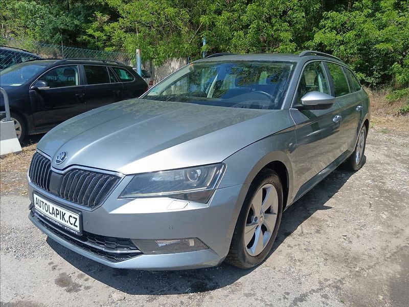 Škoda Superb 2,0 TDi  Ambition - fotka 3 z 23