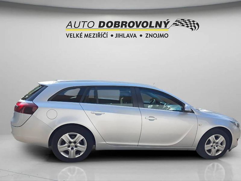 Opel Insignia ST 1.6CDTi MT6 - fotka 9 z 29