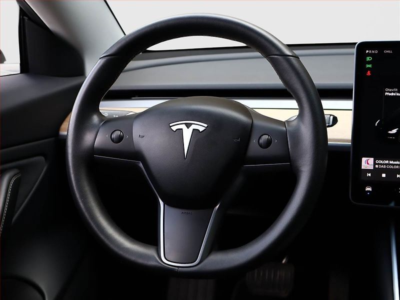 Tesla Model 3 (2019) Long Range 4WD 78kWh, SoH 83% - fotka 13 z 20