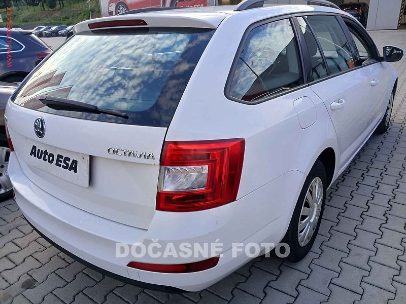 Škoda Octavia (2016) 2.0TDi, ČR, AAC, výhř.sed. - fotka 2 z 3