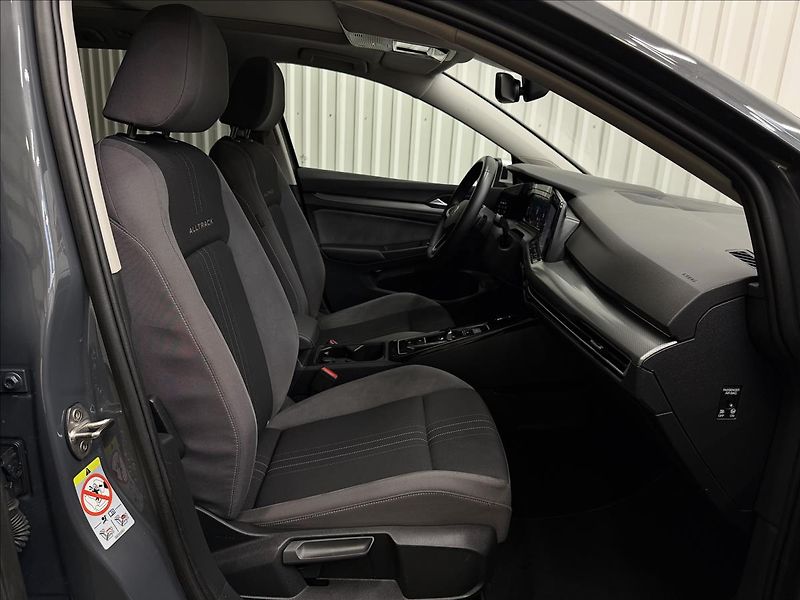Volkswagen Golf ALLTRACK 147KW 4M PANO IQ.LED - fotka 44 z 47