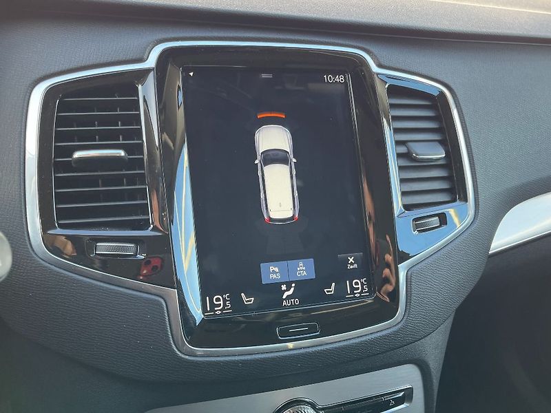 Volvo XC90 Momentum D5 AWD 173kW - fotka 20 z 32