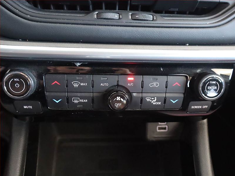 Jeep Compass (2022) 1.6 MultiJet - fotka 22 z 26