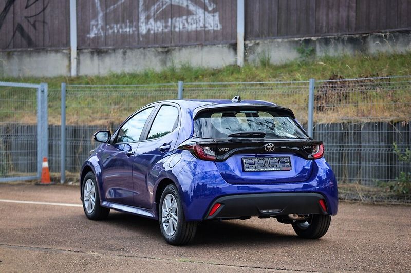 Toyota Yaris 1,5 HEV 116  LIMITED EDITION C - fotka 6 z 23