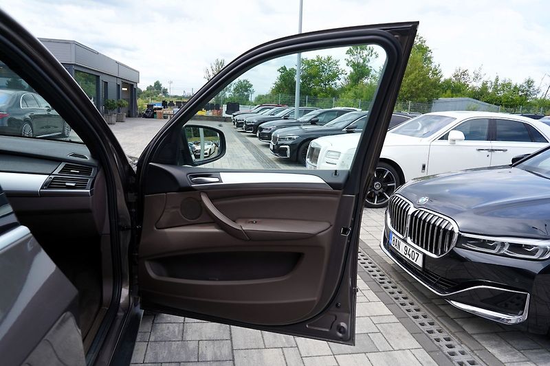 BMW X5 4.0d xDrive/kůže/7míst/55.000k - fotka 22 z 44