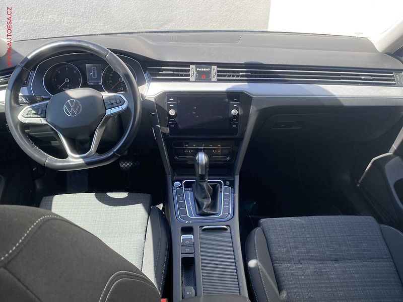 Volkswagen Passat (2020) 2.0 TDi, Highline, DSG, LED - fotka 8 z 19