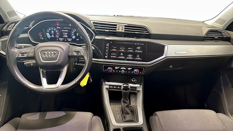 Audi Q3 35TFSI NezTop LED Taž Cockpit - fotka 9 z 16