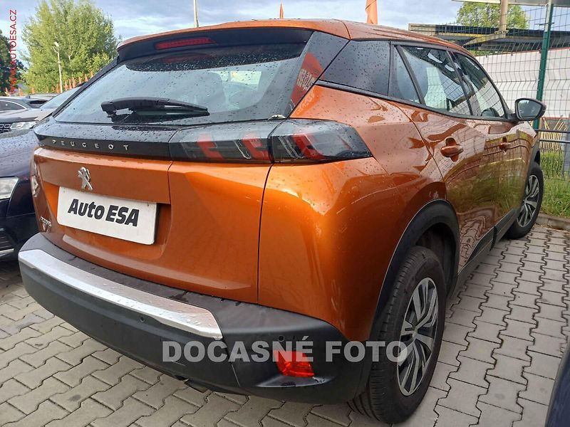 Peugeot 2008 (2020) 1.2i, servis.kniha - fotka 2 z 3