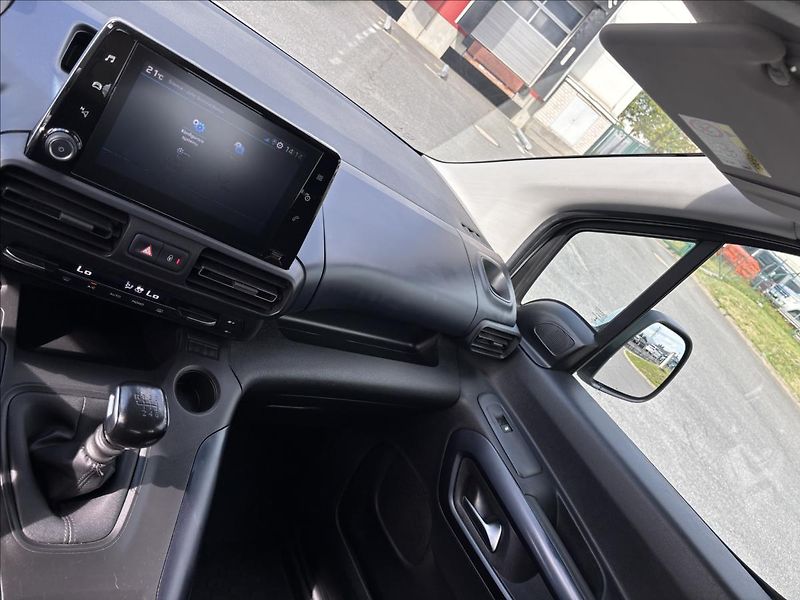 Peugeot Rifter 1,5 Bluehdi 75kW Allure - fotka 39 z 39