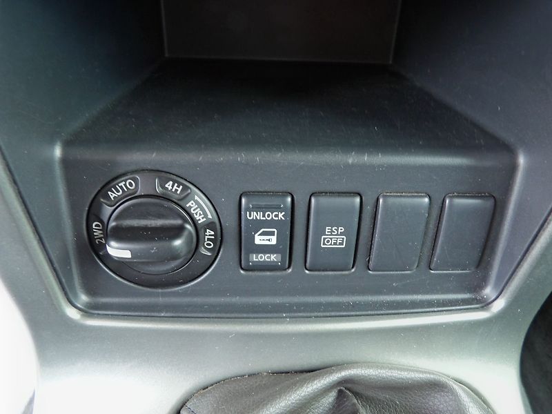 Nissan Pathfinder 2.5dCi 126kW Manuál Style - fotka 9 z 29