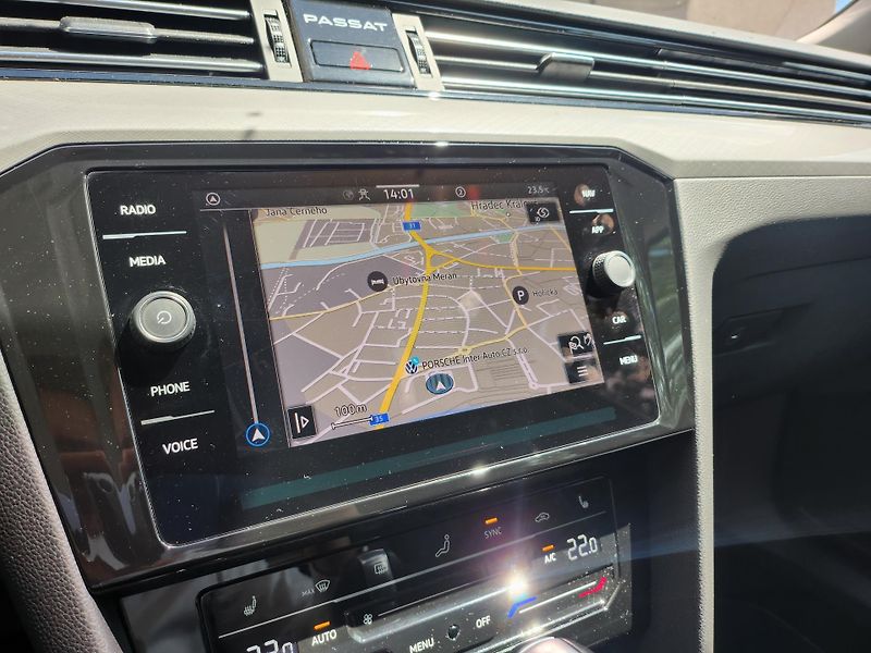 Volkswagen Passat 2.0TDI 110kw DSG Variant - fotka 15 z 26