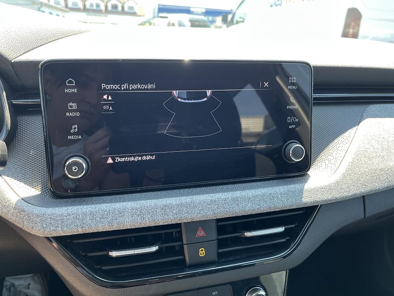 Škoda Scala 1.0TSI 85kW SELECTION - fotka 17 z 21