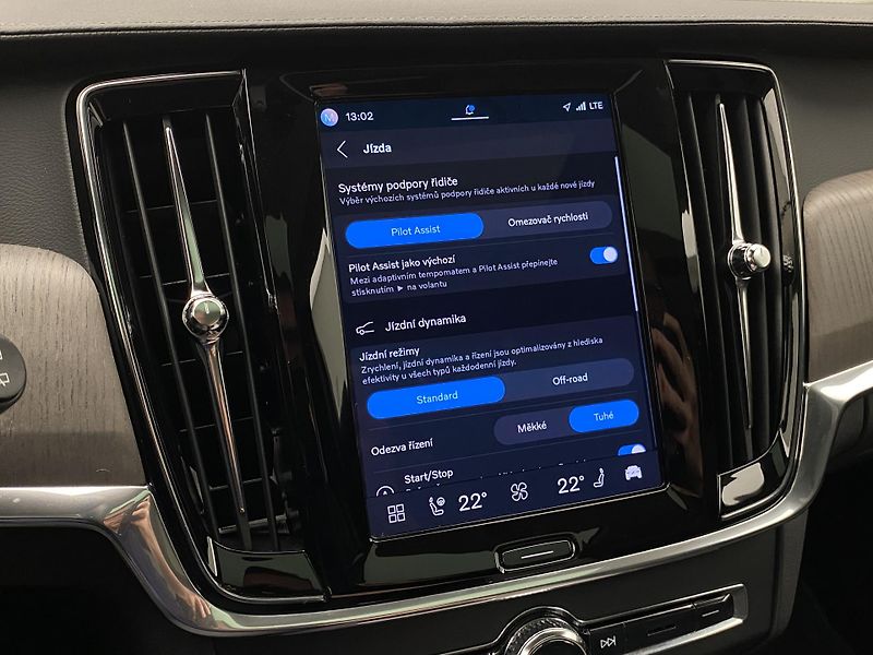 Volvo V90 CC B4 AWD MOMENTUM AUT - fotka 51 z 65