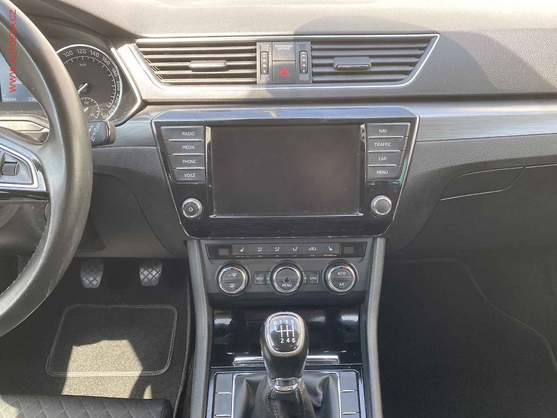 Škoda Superb (2017) 2.0 TDi, Style, kamera - fotka 12 z 17