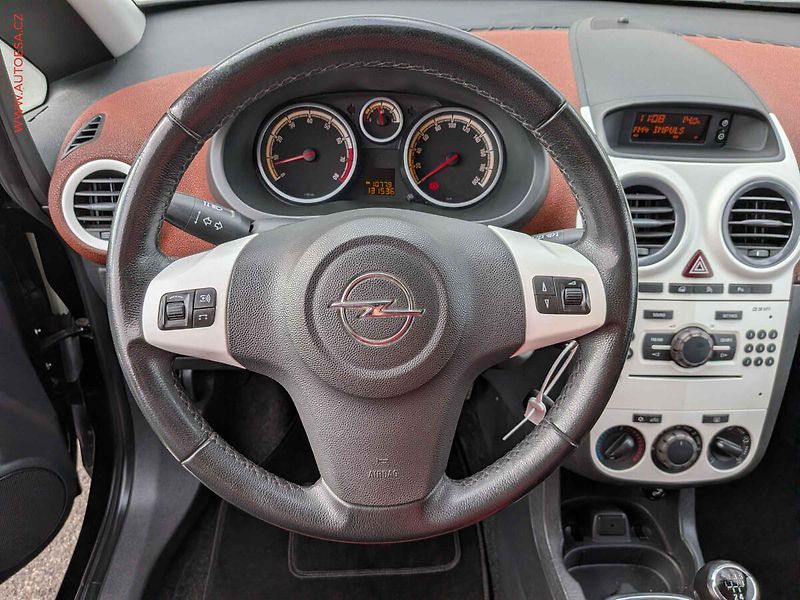 Opel Corsa (2011) 1.4i, AC, park.čidla - fotka 15 z 17