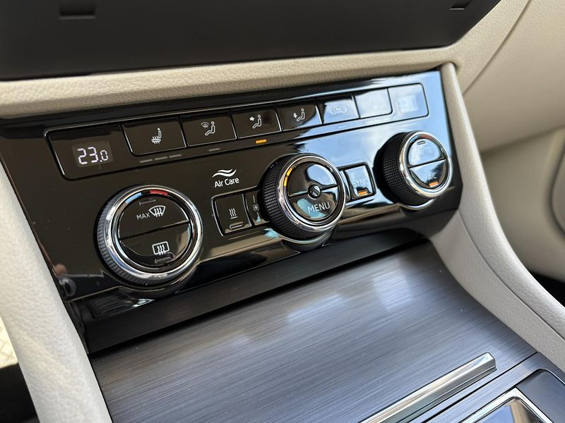 Škoda Superb 2.0 TDI 4x4 DSG / 147 kW Style - fotka 22 z 24
