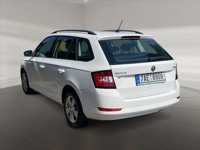 Škoda Fabia 1,0 TSI Ambition - fotka 4 z 11
