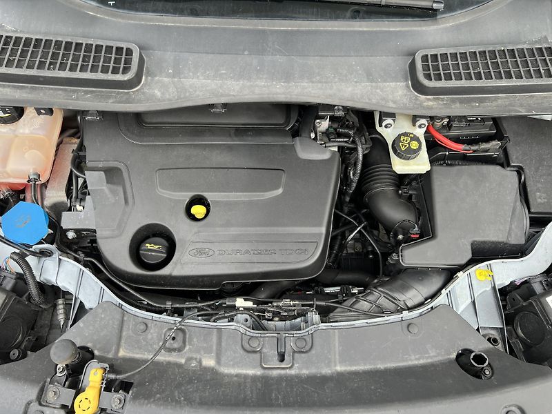 Ford Kuga 2.0TDCi 4x4 AUTOMAT TITANIUM  - fotka 36 z 44