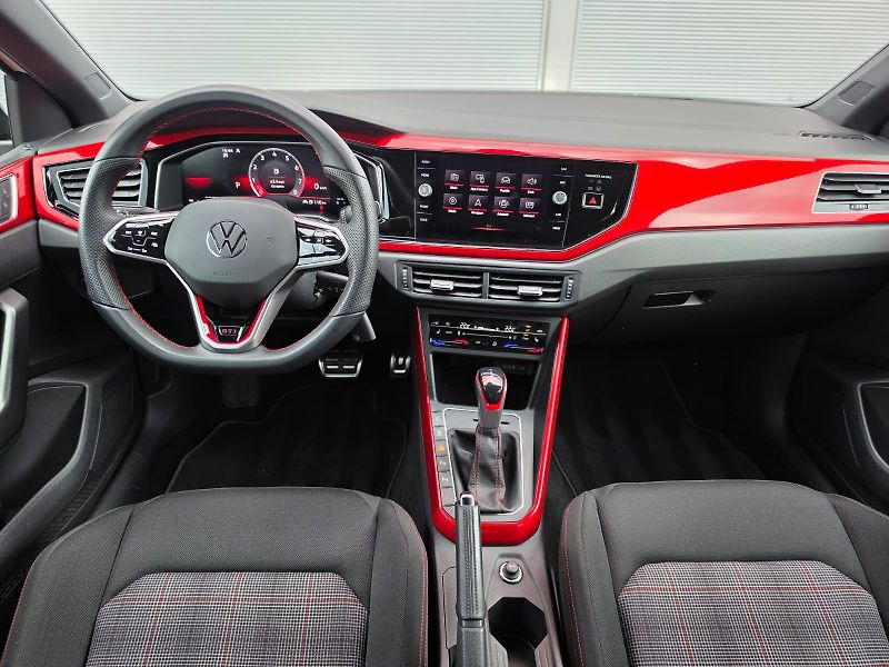 Volkswagen Polo GTI 2.0TSI DSG 152kW DPH 1.Maj - fotka 6 z 22